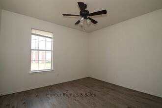 Building Photo - 1710 Spring Rose Cir