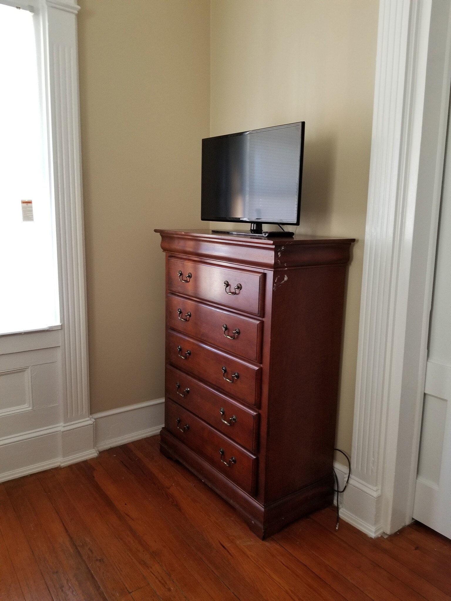 Master Bedroom - 529 Leighton Ave
