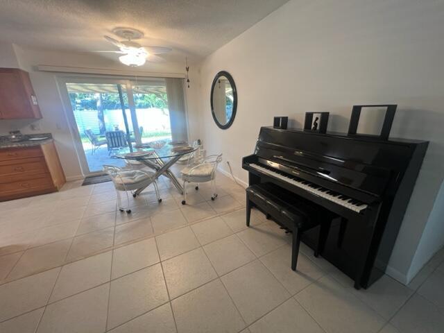 Building Photo - 1260 Manor Dr