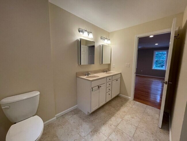 Building Photo - 53 Brewster Rd