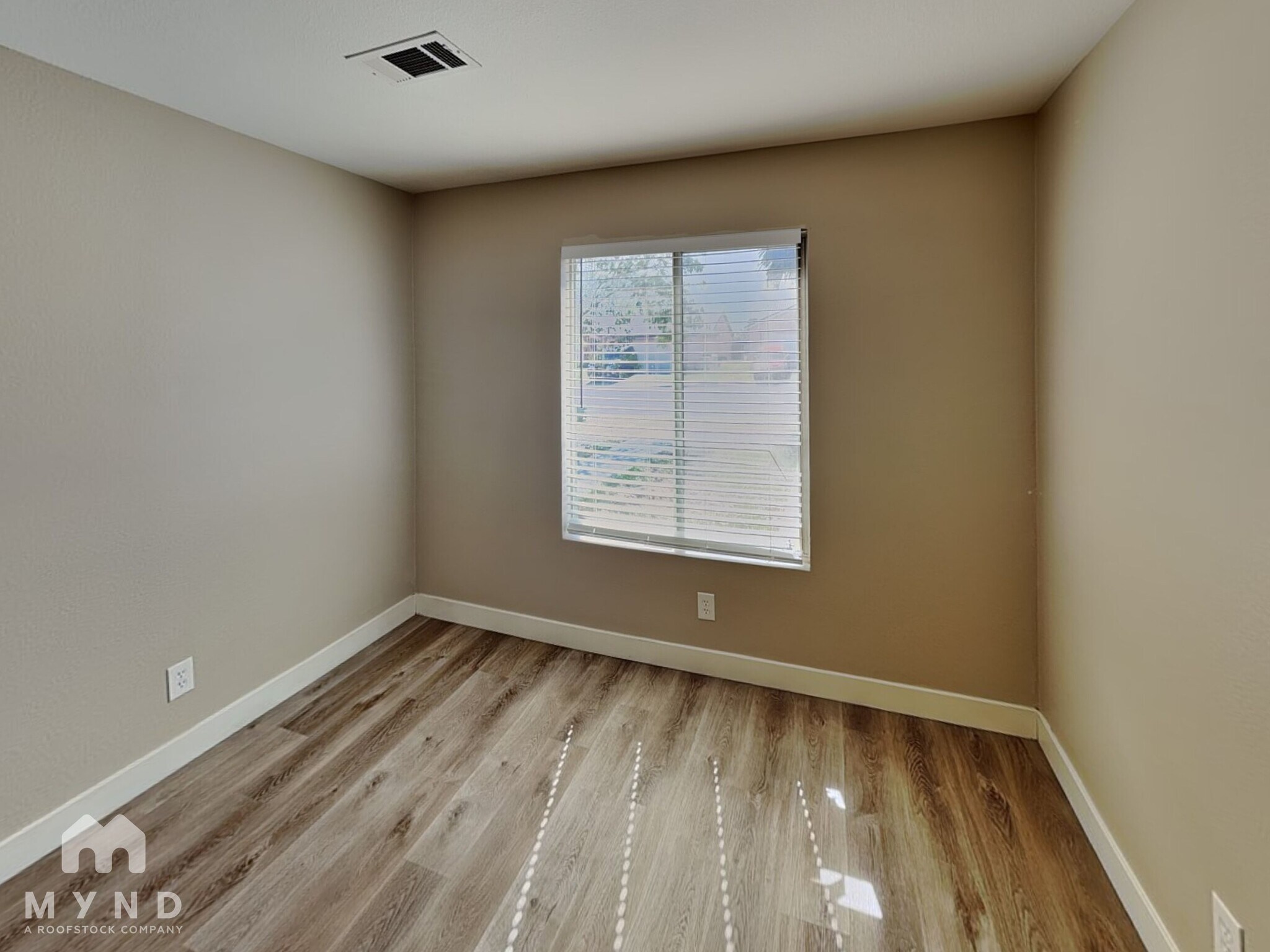 Building Photo - 2704 Exulted Valley Ave