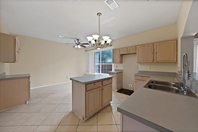 Building Photo - 745 Woodridge Dr