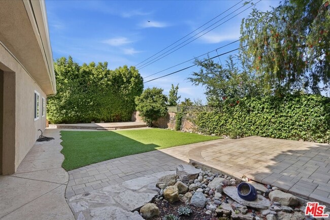 Building Photo - 6646 Franrivers Ave