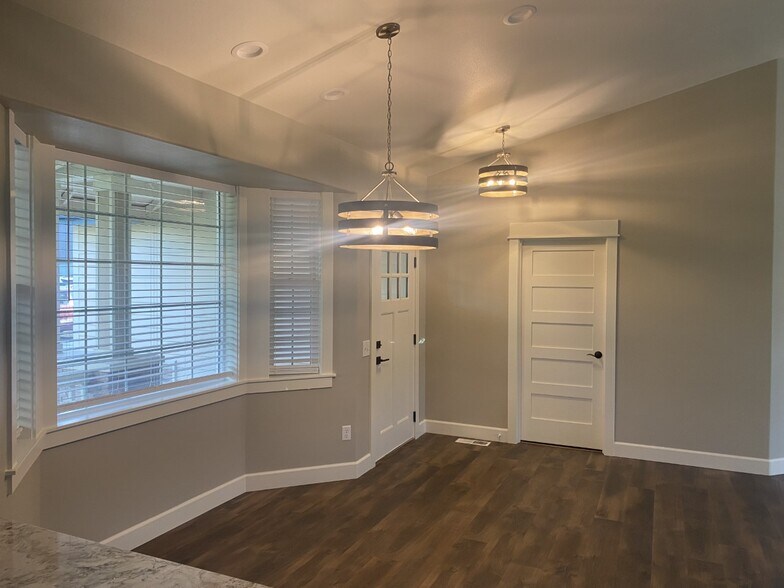 Dining Room/ front door - 1706 E Ashford Way