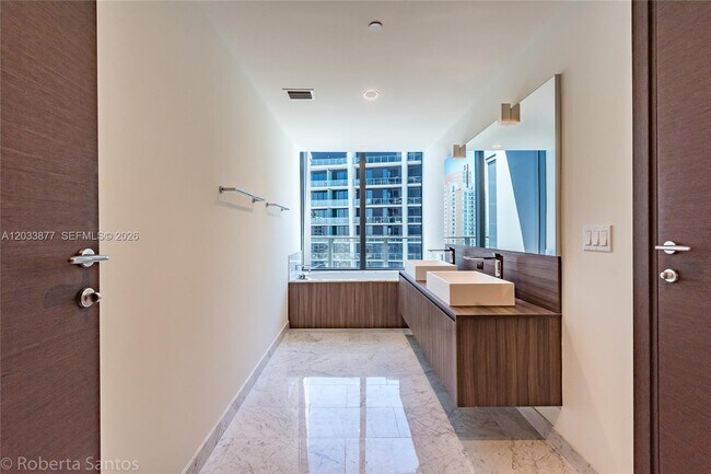 Building Photo - 1000 Brickell Plaza