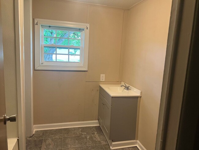Building Photo - 2 Bedroom Mobile Home