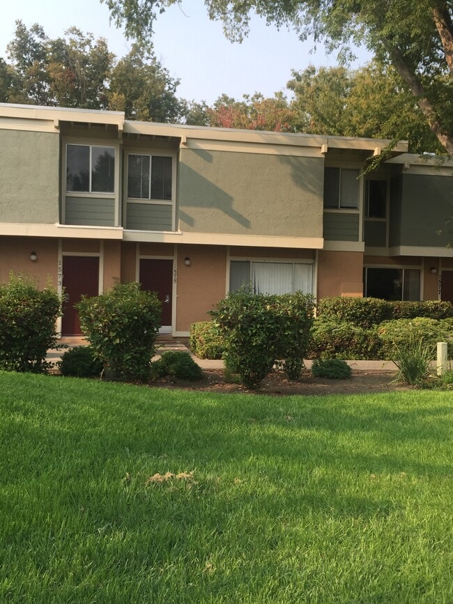 Building Photo - 1575 Drake Dr