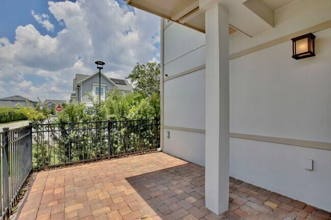 Building Photo - Charming 3/2.5 Courtyard Home with Loft & ...