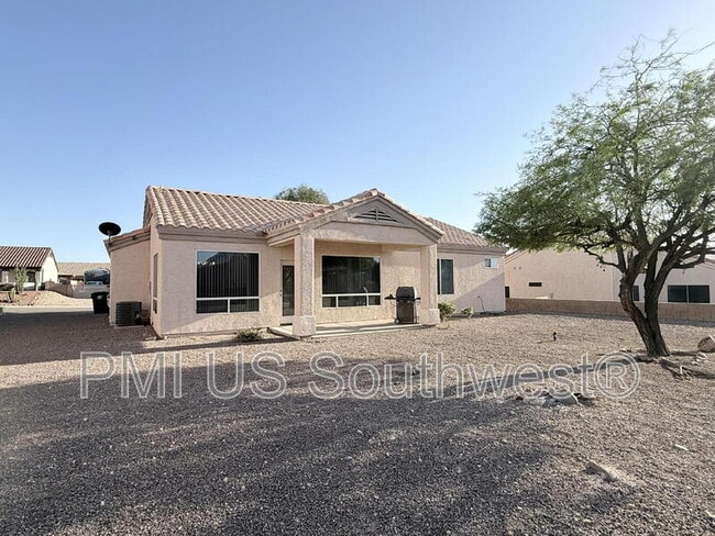 Building Photo - 2657 Edgewater Dr