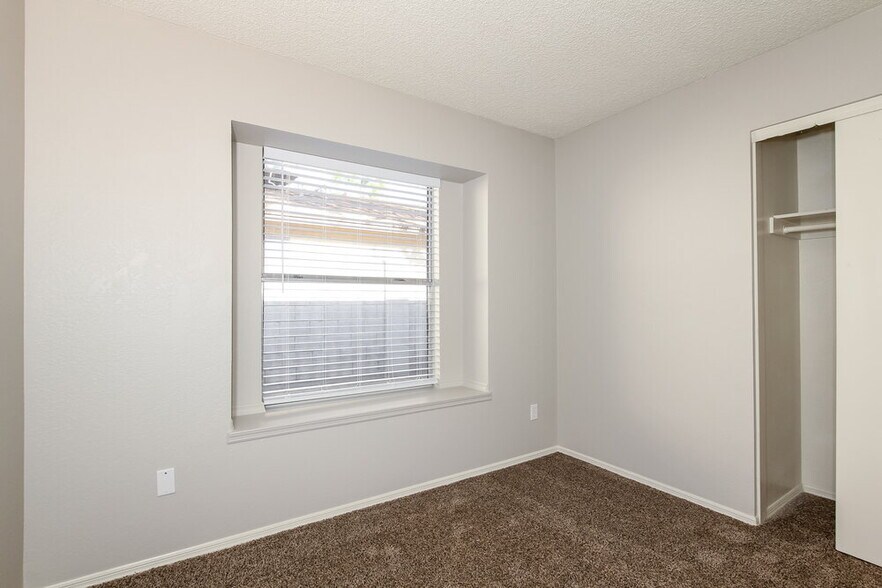 Building Photo - 4713 W Menadota Dr