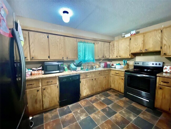 Building Photo - 160 Hicks St