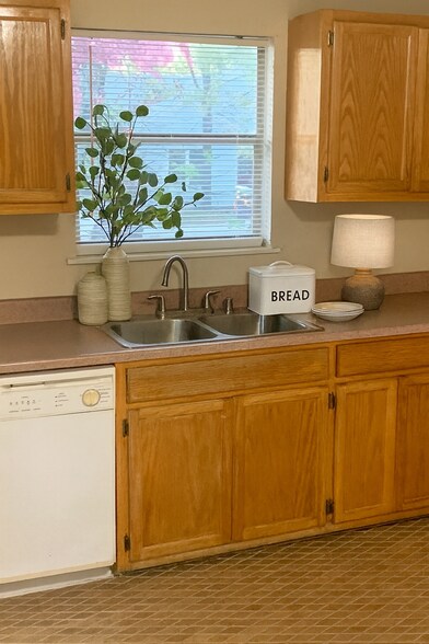 Building Photo - 116 Stricklen Ave