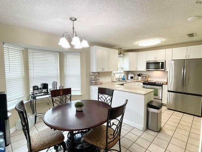 Building Photo - 2114 Selma Dr