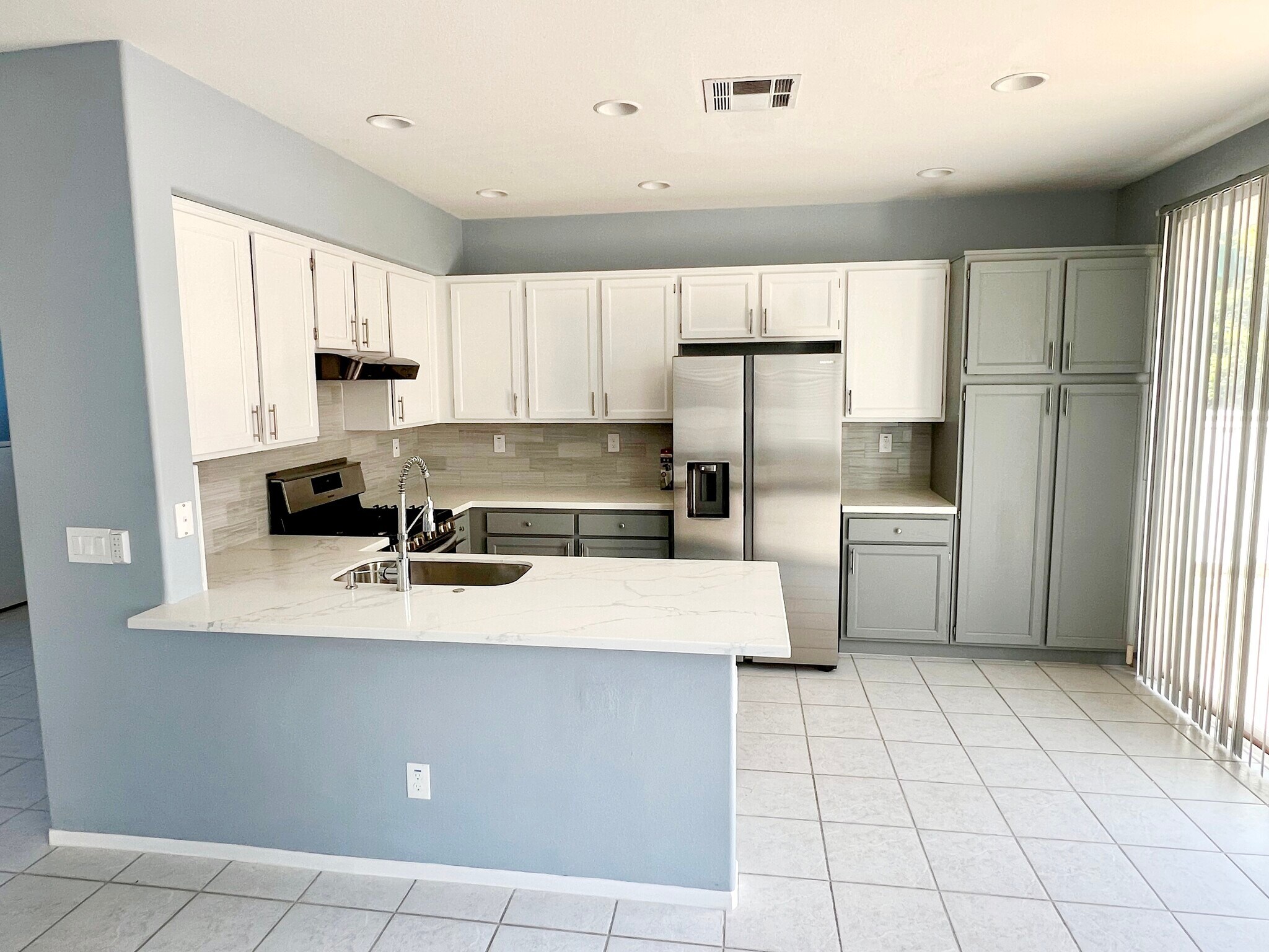 Building Photo - 11559 Compass Point Dr N