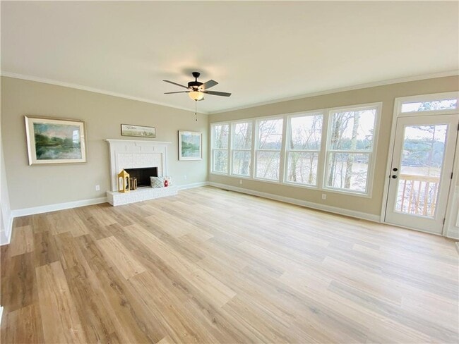 Building Photo - 6960 Diana Cir
