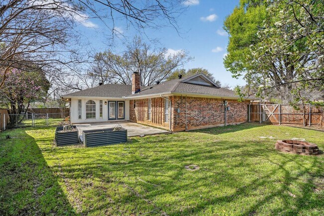 Building Photo - Spacious 3 Bedroom + Office Home with Two Living Areas – Quiet Cul-de-Sac – Available April 1