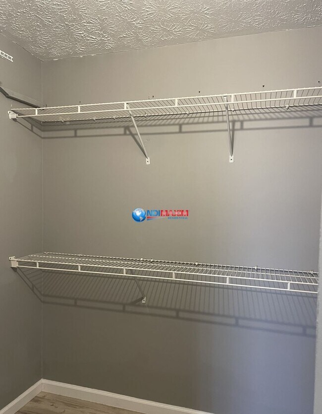 Building Photo - Spacious 4 bedrooms split-level house in Lithonia