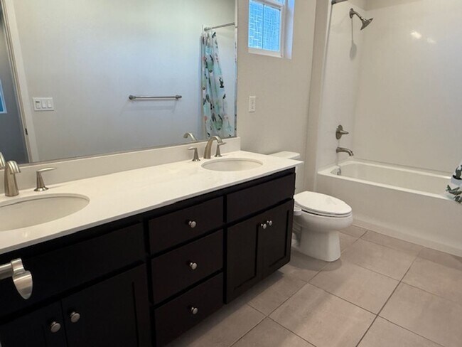 Building Photo - Beautiful and Modern 4 Bedroom 3 Bath Alma...