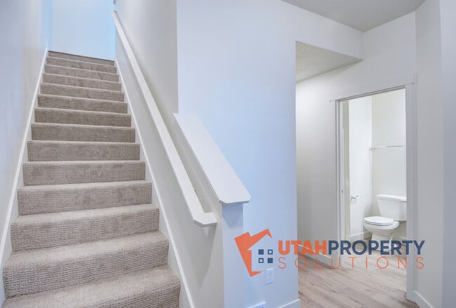 Building Photo - 959 W 540 S