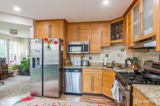 Building Photo - 217 Silver Ln