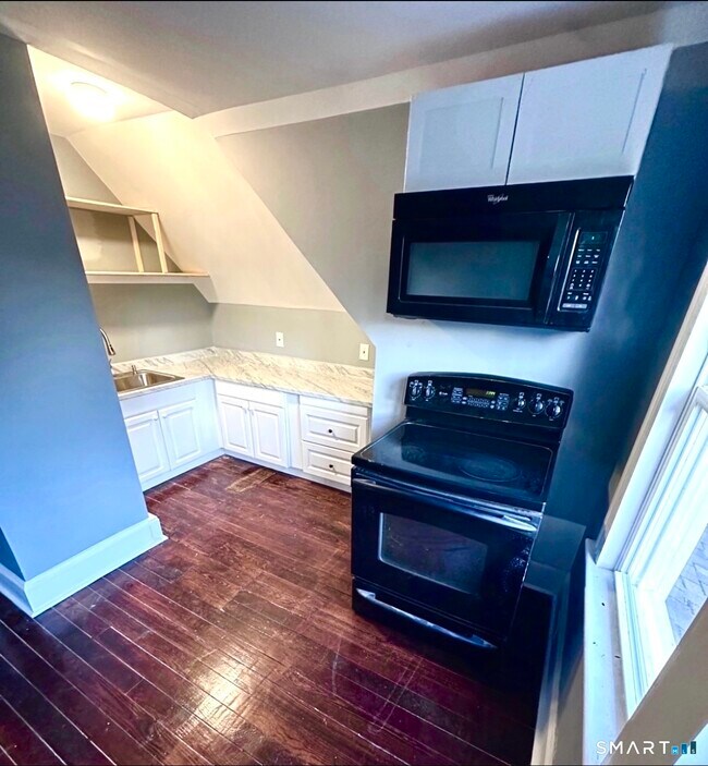 Building Photo - 12 Fleming St