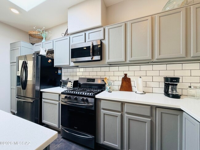 Building Photo - 272 E Southern Pines Dr
