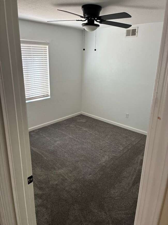 Building Photo - Unique 3 Bedroom 2 Bath House in Encanto