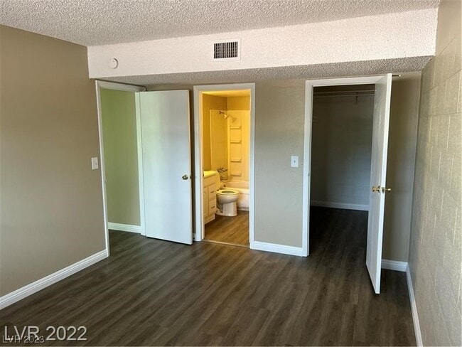 Building Photo - 625 S Royal Crest Cir