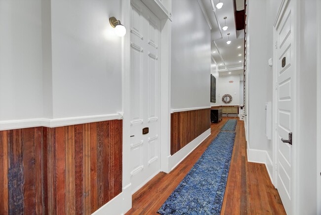 Building Photo - 2206 The Strand