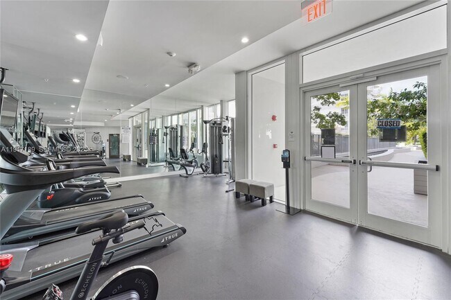 Building Photo - 2100 Park Ave