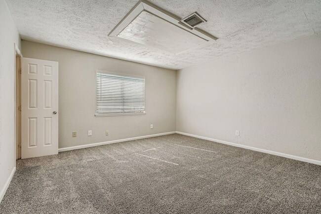 Building Photo - 226 Tara Plantation Dr