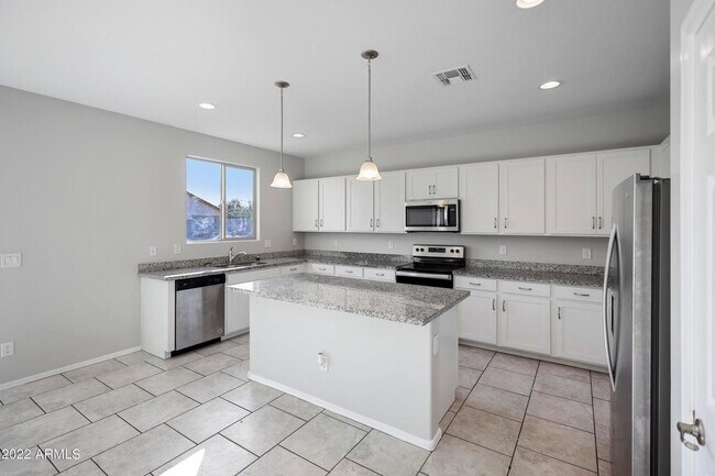 Building Photo - 7135 W Rancho Dr