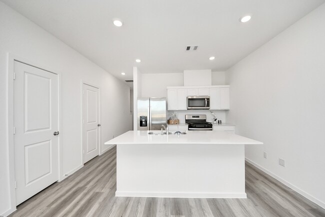 Building Photo - 6770 Bertner Ave