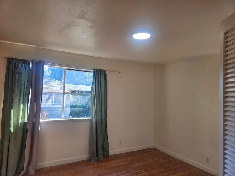 Building Photo - 3543 NE 93rd St