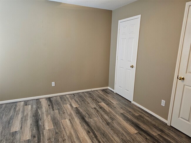 Building Photo - 27182 Kings Manor Dr S