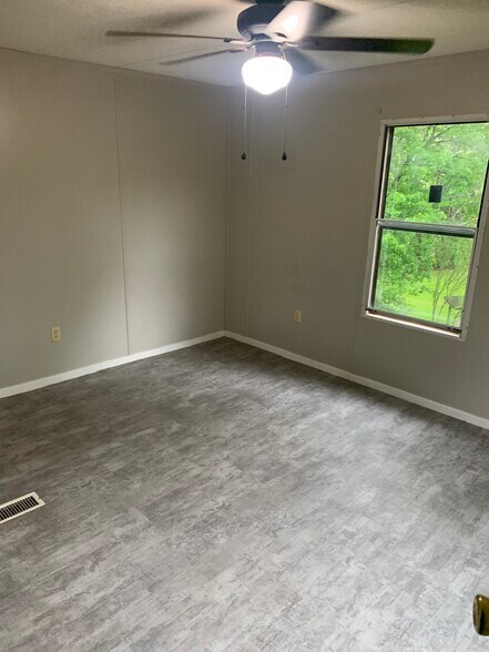 2nd bed room - 275 Willis Ave