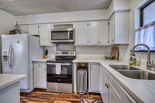 Building Photo - 37 Dogwood Knob