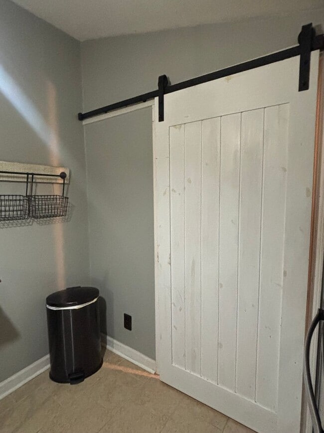 Building Photo - Cute Country Charmer – Bristol, VA  2 Bed ...