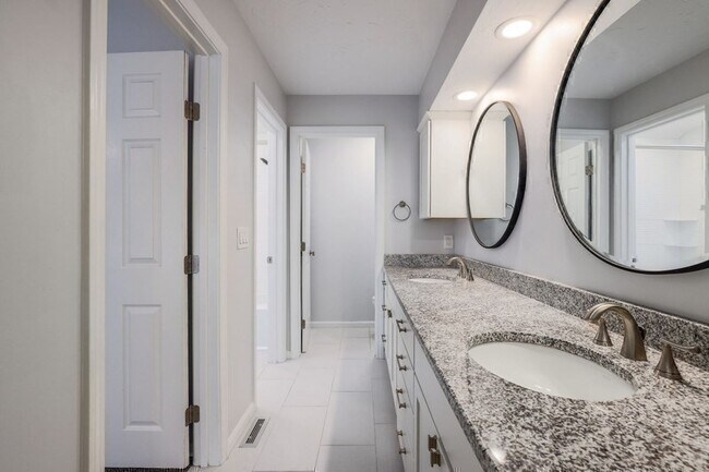 Building Photo - 78 Pointe Rok Dr