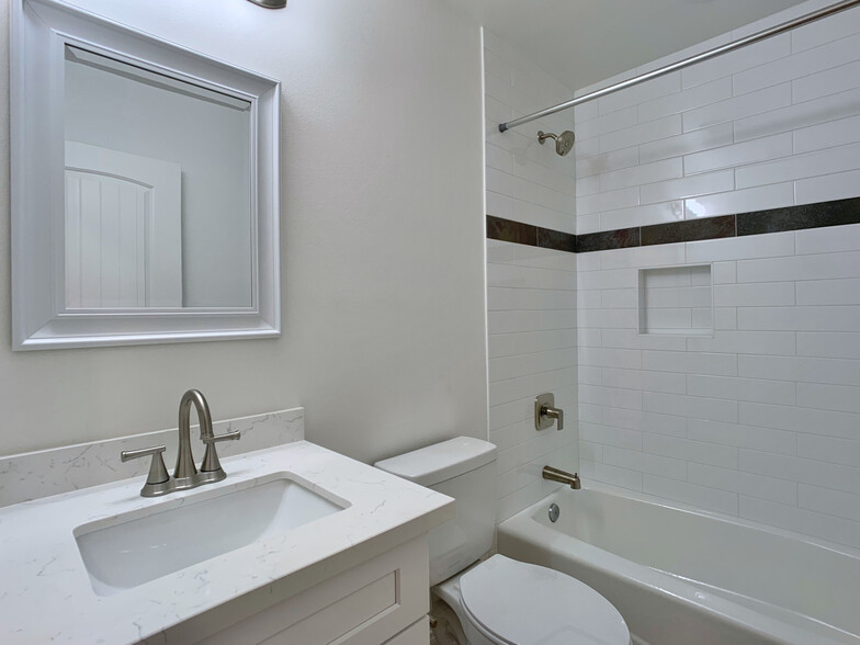 Upstairs bathroom - 1051 Greenfield Dr