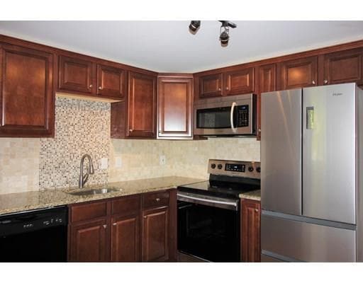 Building Photo - 130 Pine St