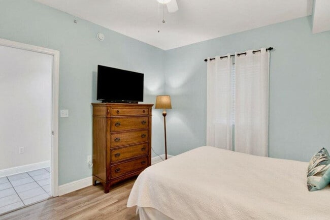 Building Photo - 365 E Beach Blvd