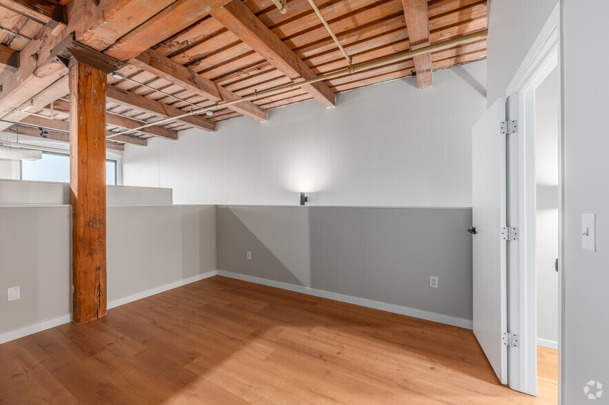 A4 - 1BR, 1BA - 697SF - Bedroom - Shorehaus Lofts