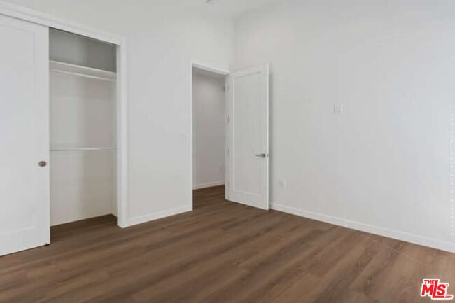 Building Photo - 15912 Vose St