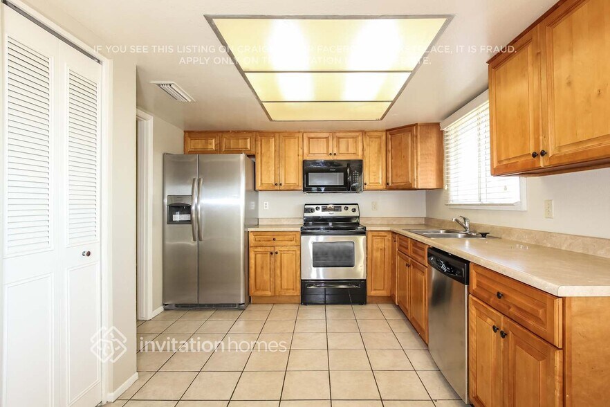 Building Photo - 13802 N 45th Ave