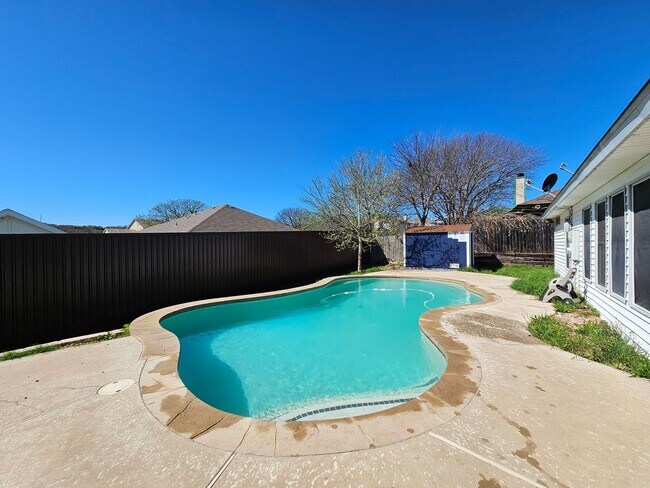 Building Photo - 602 Del Mar Dr