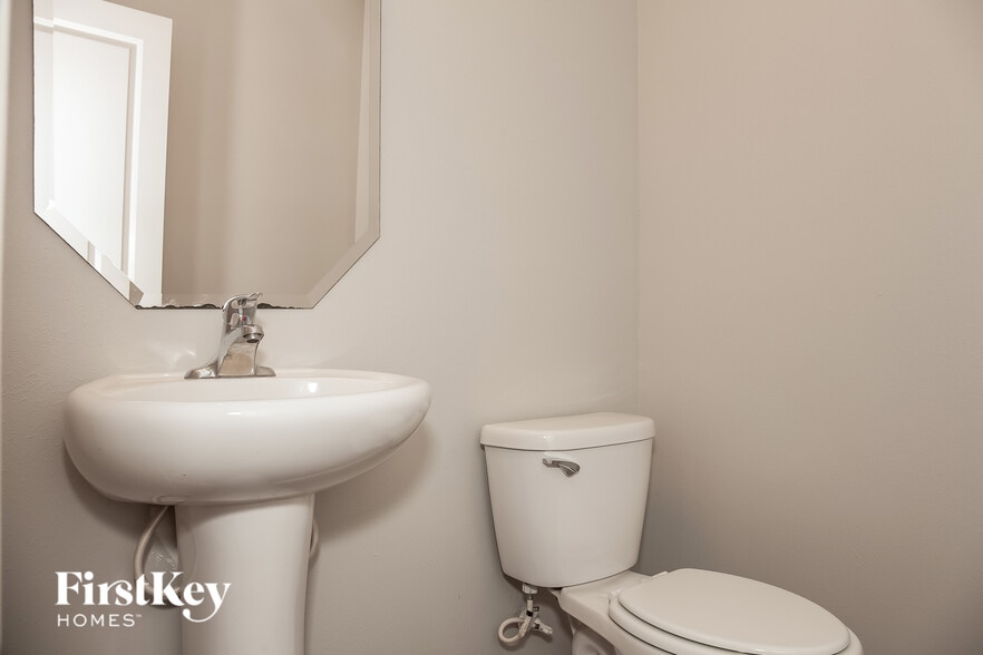 Building Photo - 1920 Windy Willow Ln