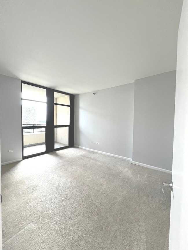Building Photo - 1255 S State St