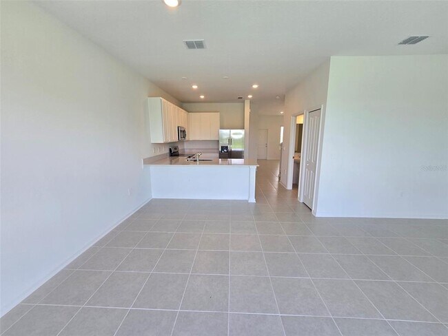 Building Photo - 3070 Chantilly Dr