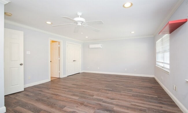 Building Photo - 4809 Saxon St